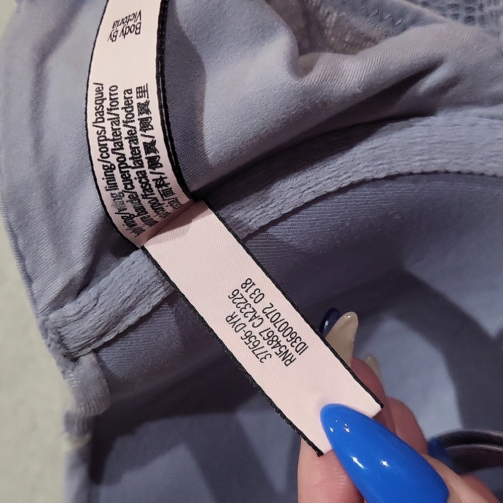 Victoria's Secret Bra - Picture 10 of 13